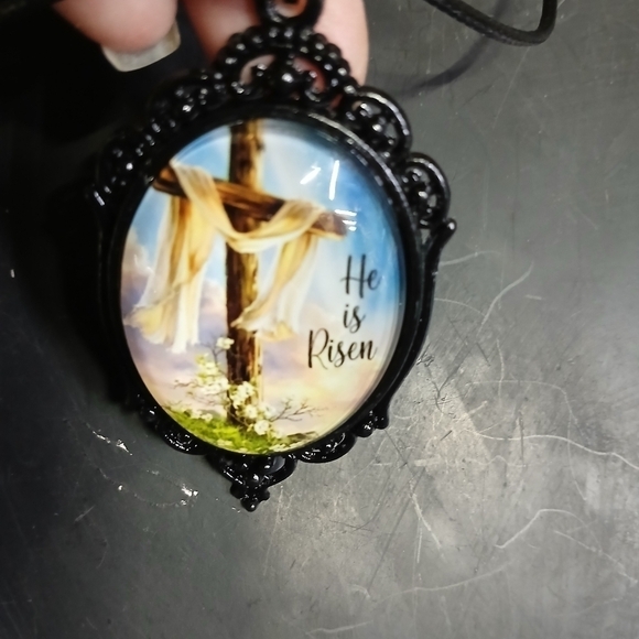 Black cord and pendant cross he is risen Christian catholic cameo necklace - Picture 6 of 6